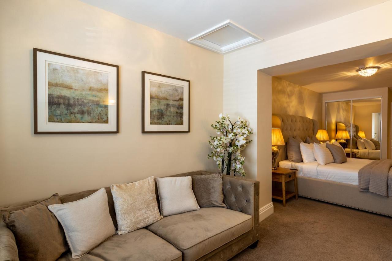 Lakes Hotel & Spa Bowness-on-Windermere Chambre photo A suite at the hotel