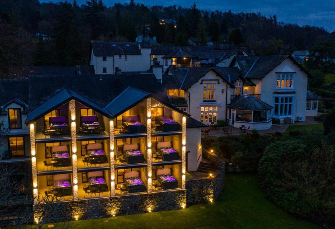 Lakes Hotel & Spa Bowness-on-Windermere Extérieur photo The hotel at night