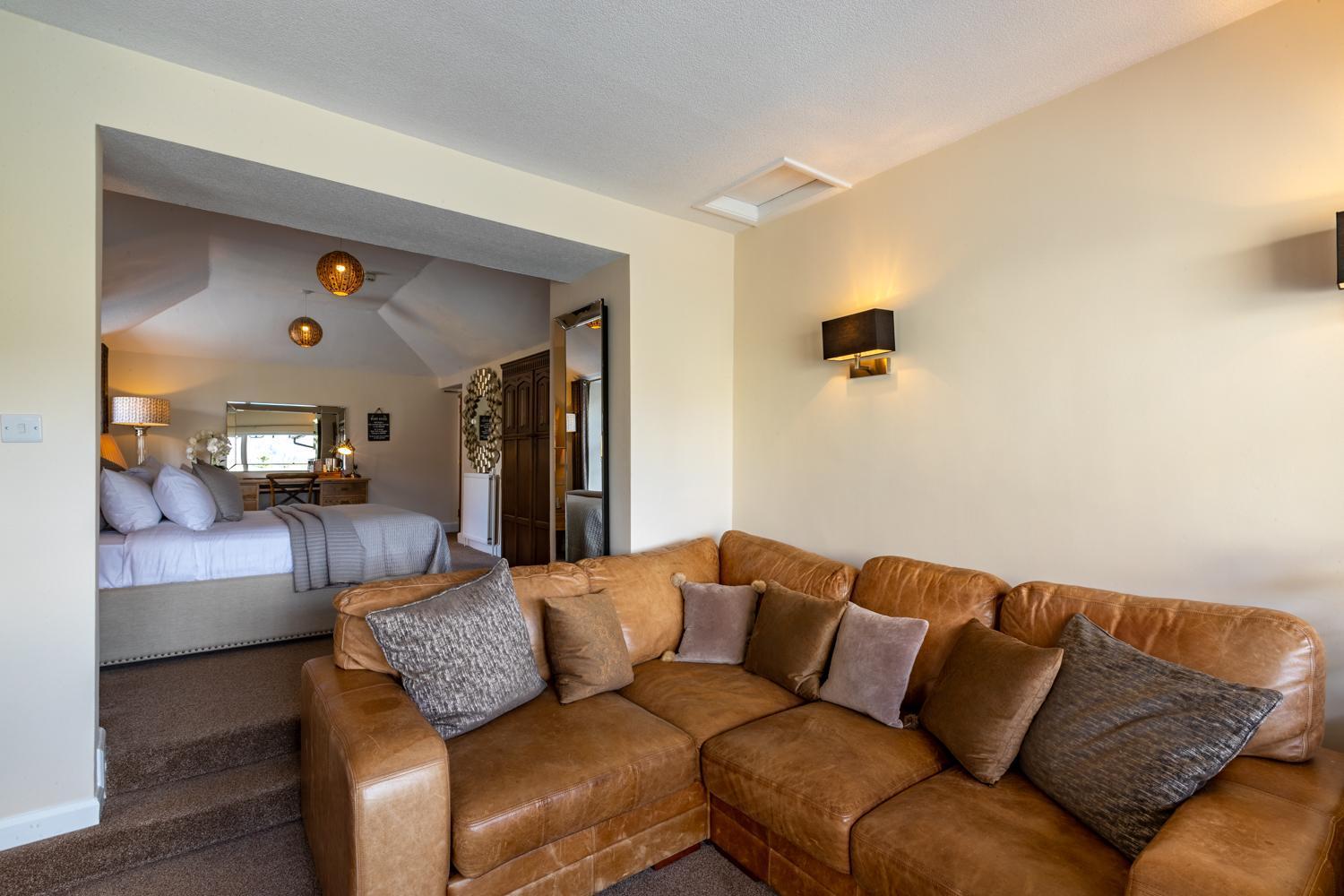 Lakes Hotel & Spa Bowness-on-Windermere Chambre photo The interior of a suite at the hotel
