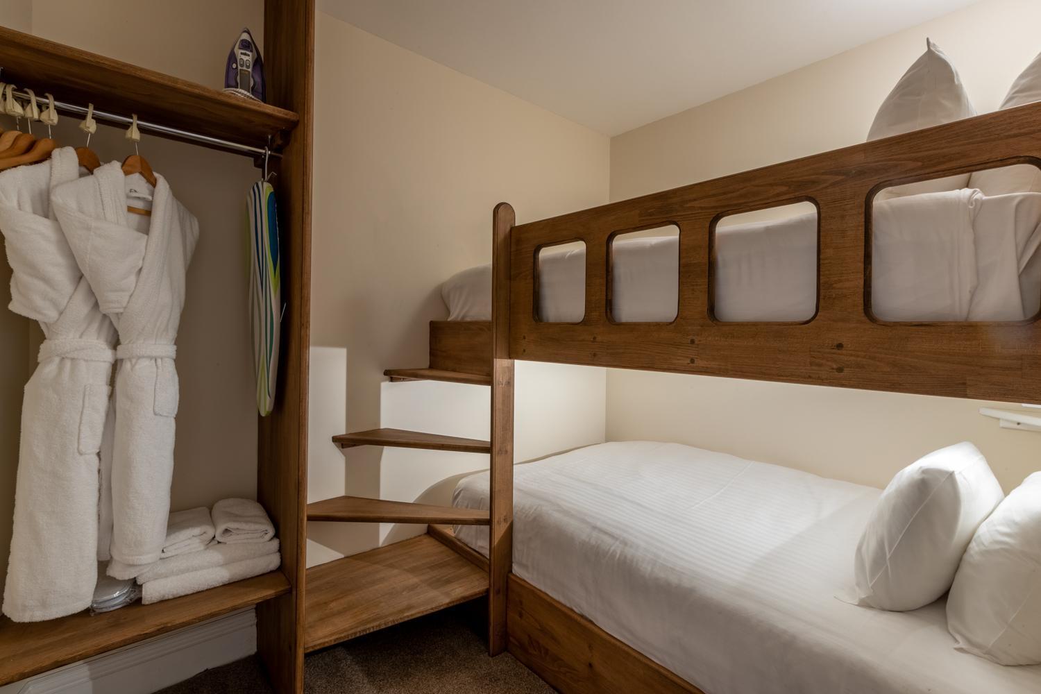 Lakes Hotel & Spa Bowness-on-Windermere Chambre photo A bunk bed