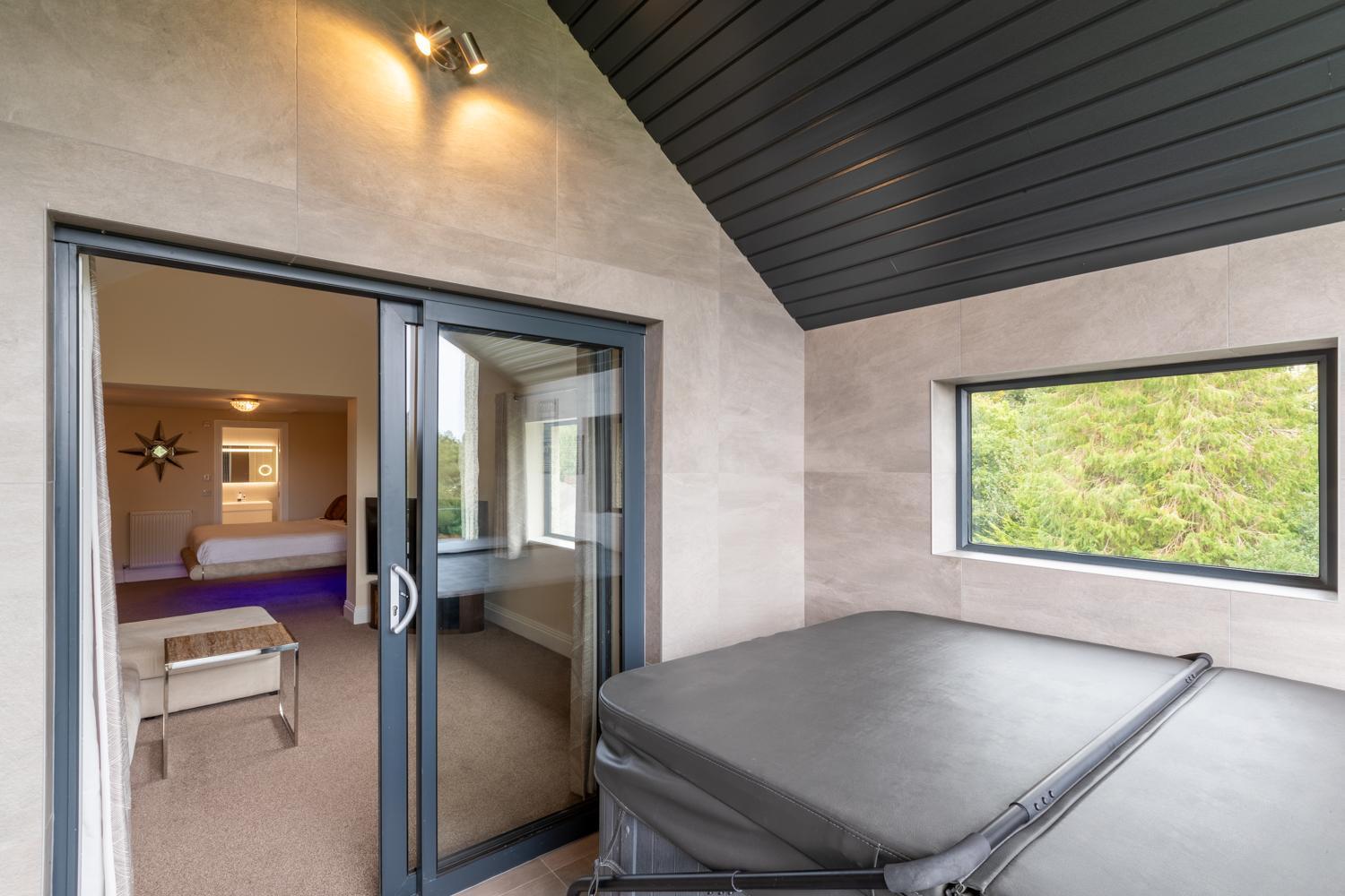 Lakes Hotel & Spa Bowness-on-Windermere Chambre photo A hot tub in a private home