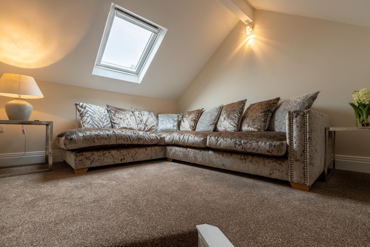 Lakes Hotel & Spa Bowness-on-Windermere Chambre photo A crushed velvet sofa